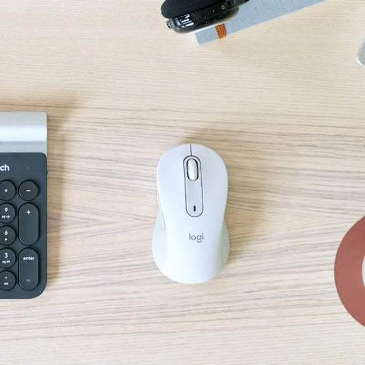 Logitech Signature M650 L Wireless Mouse - Off White - Image 2